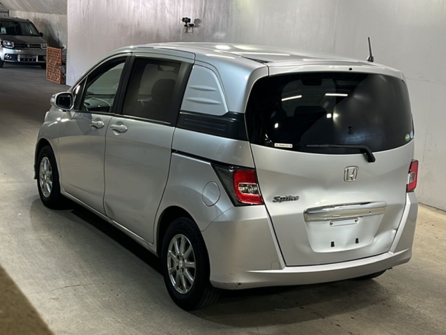HONDA FREED SPIKE
