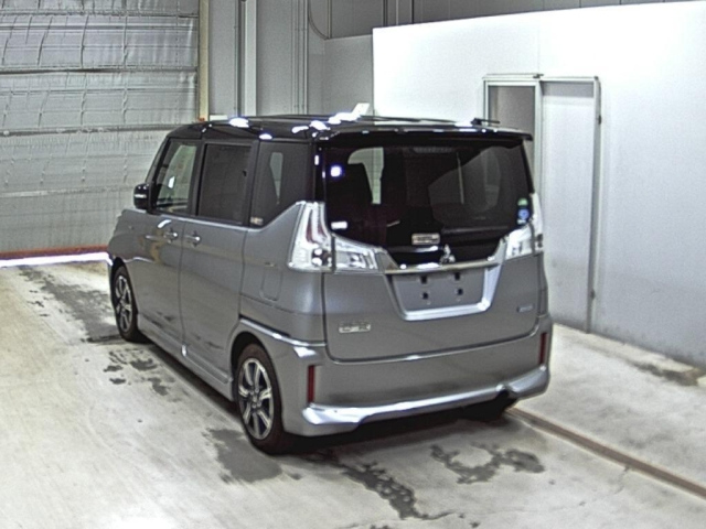 MITSUBISHI DELICA D2