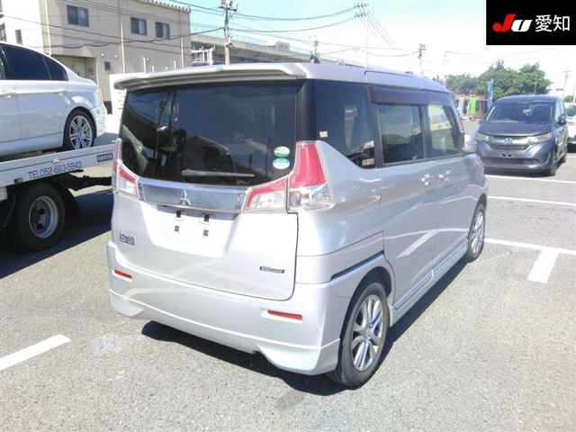 MITSUBISHI DELICA D2