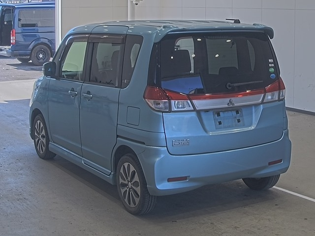MITSUBISHI DELICA D2