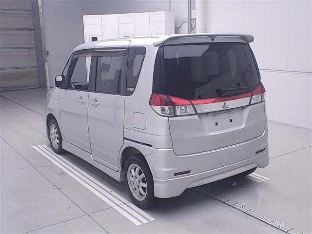 MITSUBISHI DELICA D2
