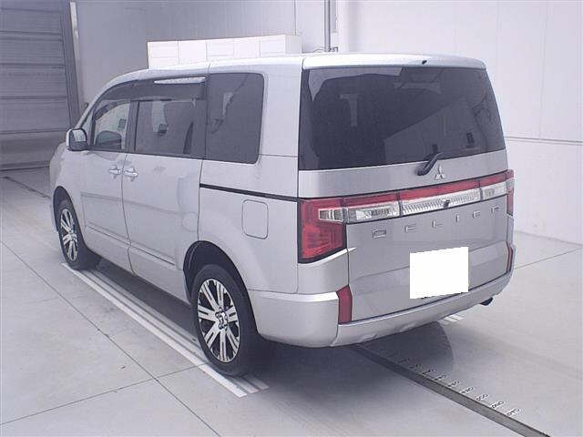 MITSUBISHI DELICA D5