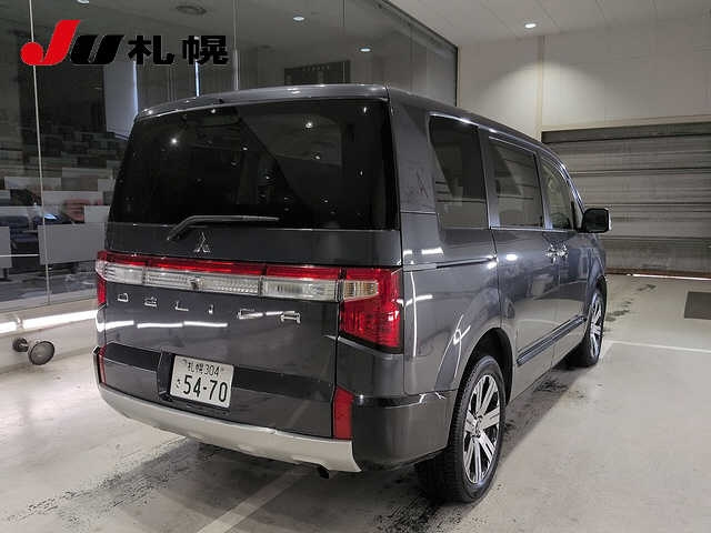 MITSUBISHI DELICA D5