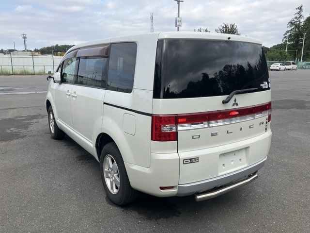 MITSUBISHI DELICA D5