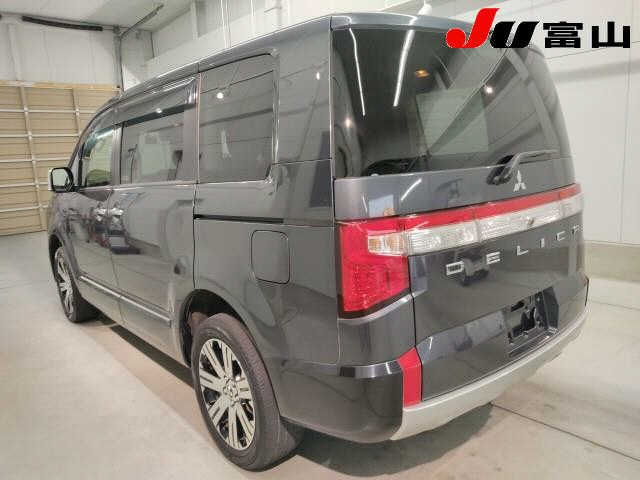 MITSUBISHI DELICA D5