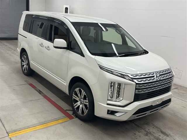 MITSUBISHI DELICA D5