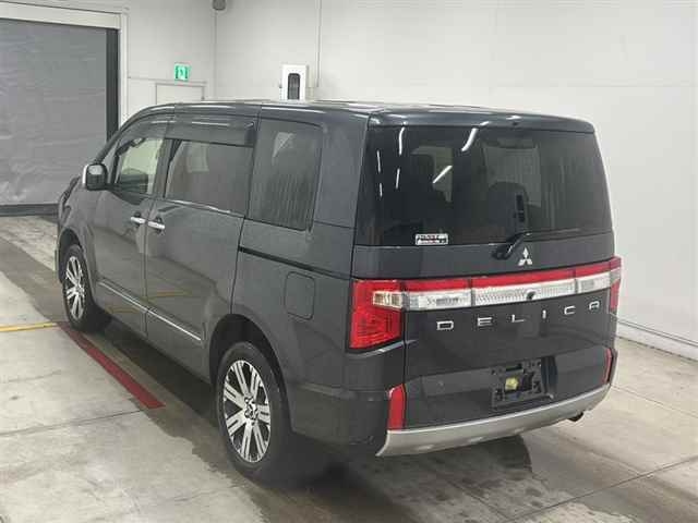 MITSUBISHI DELICA D5