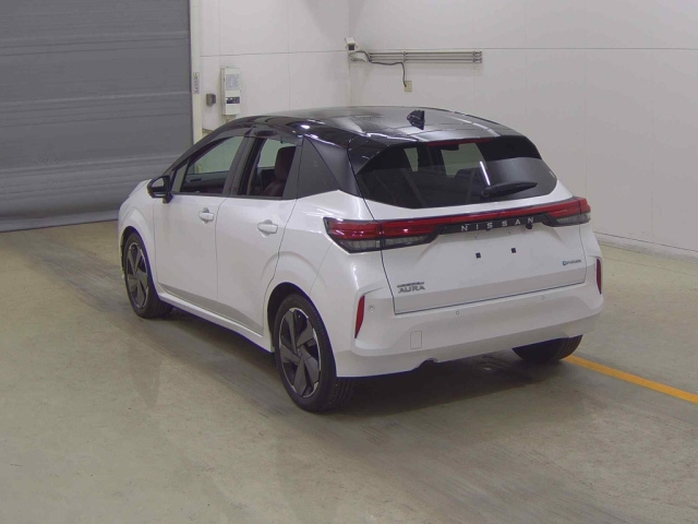 NISSAN AURA