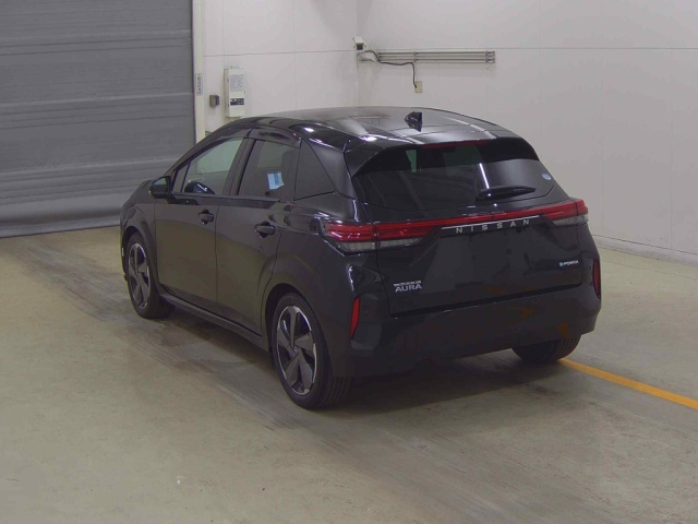 NISSAN AURA