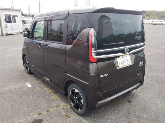 NISSAN ROOX