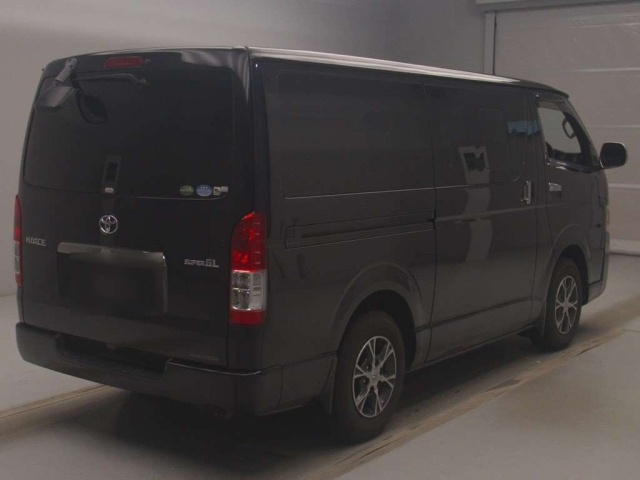 TOYOTA HIACE VAN