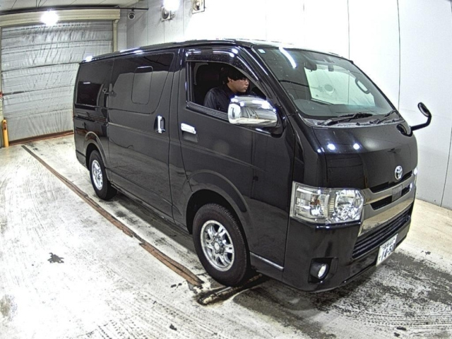 TOYOTA HIACE VAN
