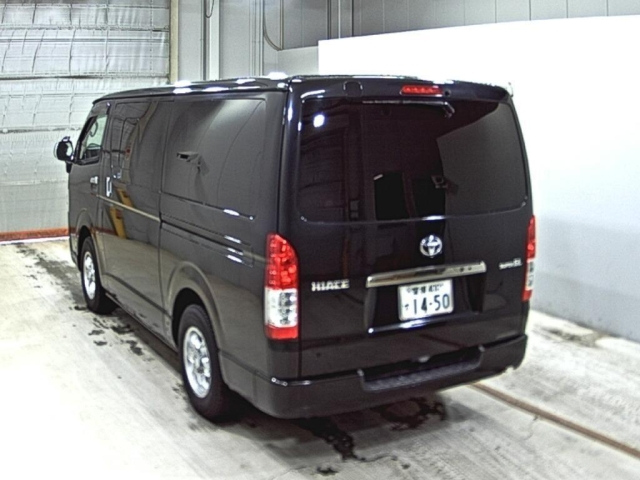 TOYOTA HIACE VAN