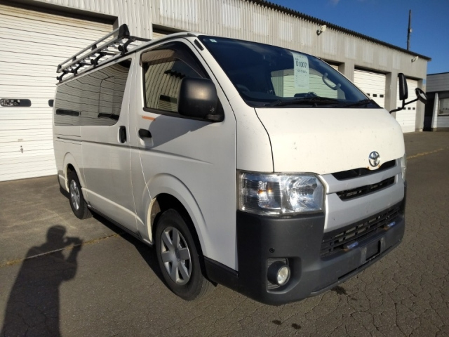 TOYOTA HIACE VAN