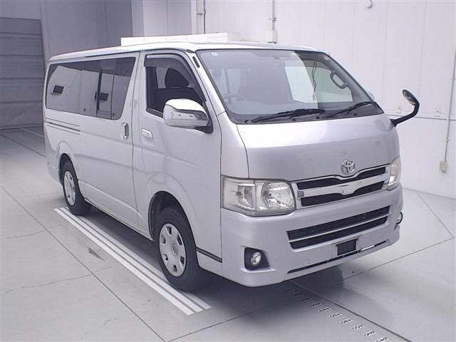 TOYOTA HIACE VAN