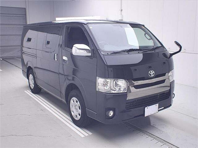 TOYOTA HIACE VAN