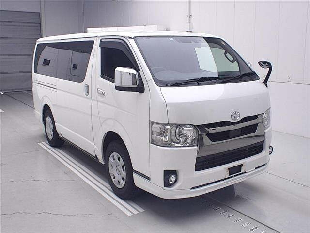TOYOTA HIACE VAN