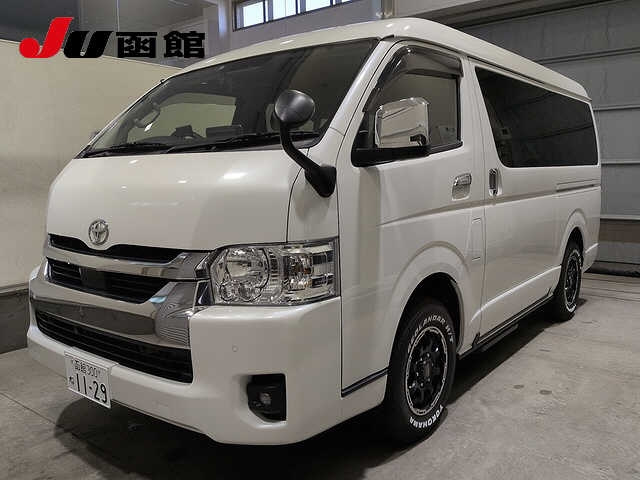 TOYOTA HIACE