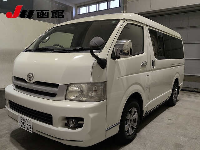 TOYOTA HIACE