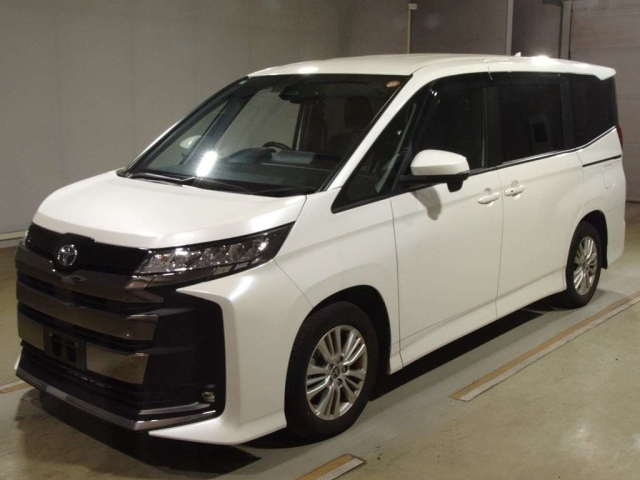 TOYOTA NOAH