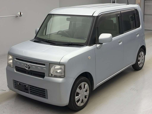 TOYOTA PIXIS SPACE
