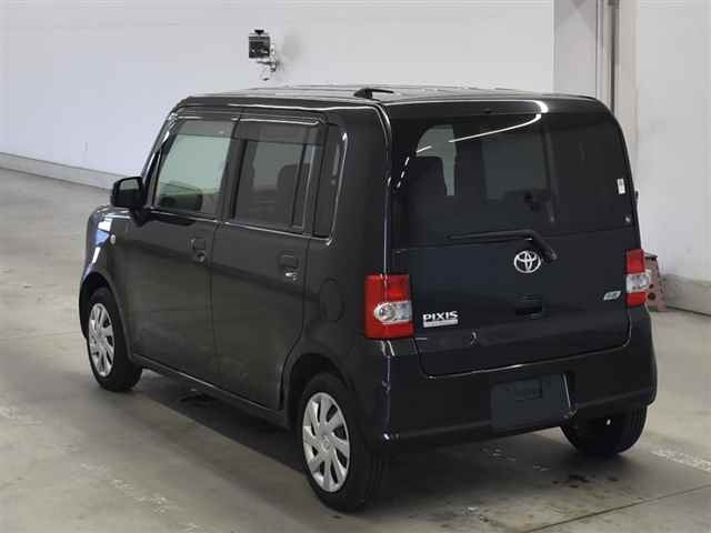 TOYOTA PIXIS SPACE