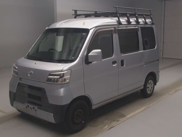 TOYOTA PIXIS VAN