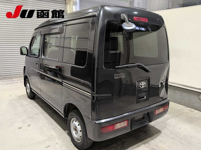 TOYOTA PIXIS VAN