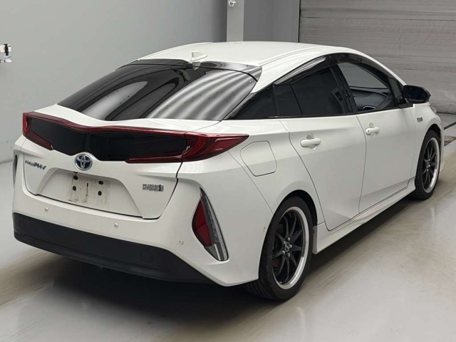 TOYOTA PRIUS PHV