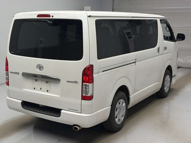 TOYOTA REGIUS ACE VAN