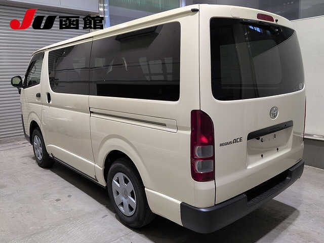 TOYOTA REGIUS ACE VAN