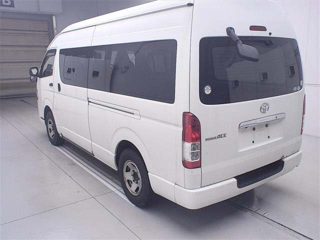 TOYOTA REGIUS ACE VAN
