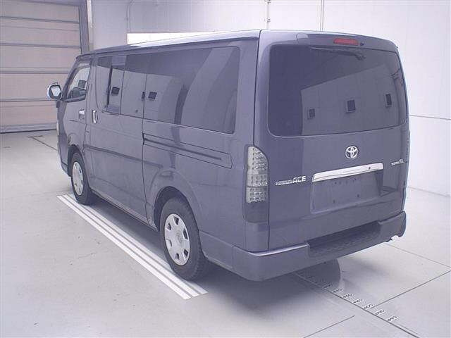TOYOTA REGIUS ACE VAN