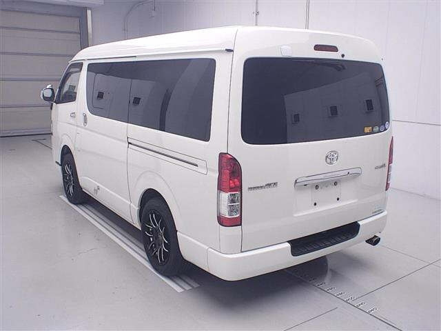 TOYOTA REGIUS ACE VAN