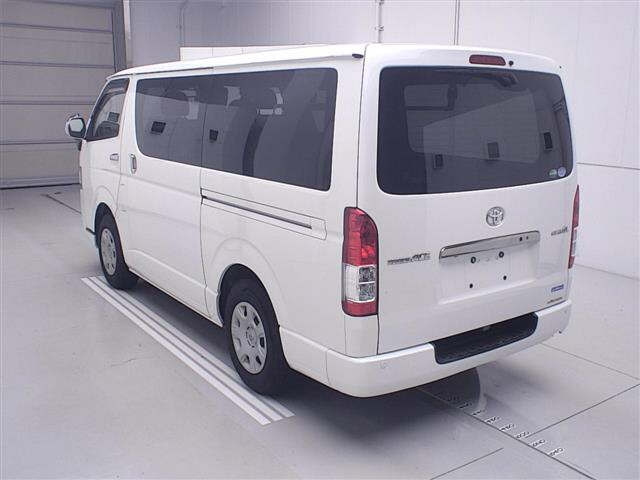TOYOTA REGIUS ACE VAN