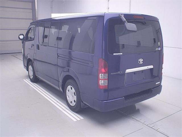 TOYOTA REGIUS ACE VAN