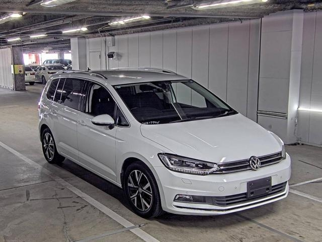 VOLKSWAGEN GOLF TOURAN