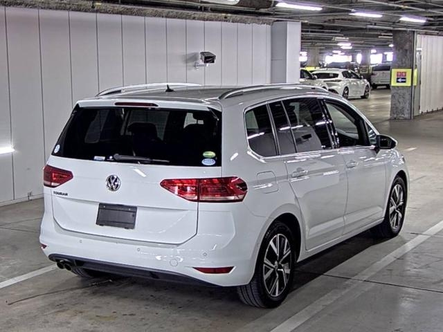 VOLKSWAGEN GOLF TOURAN