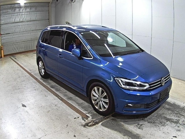VOLKSWAGEN GOLF TOURAN