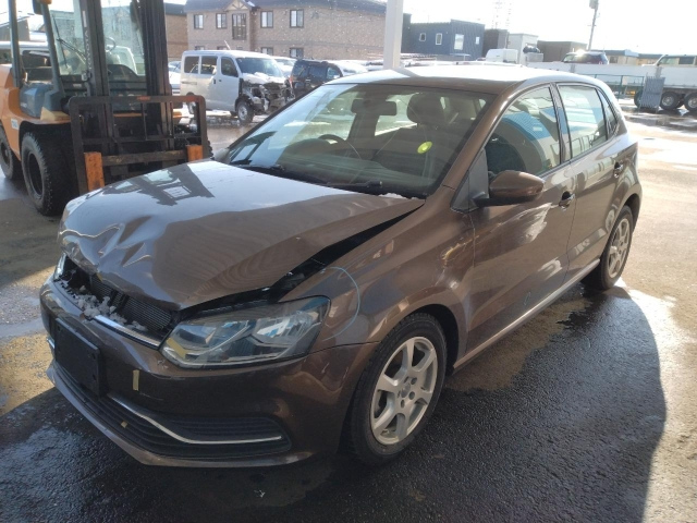 VOLKSWAGEN POLO
