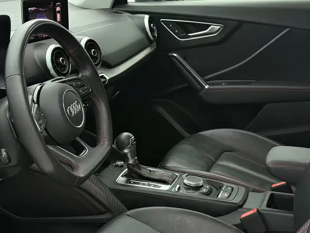 Audi Q2L