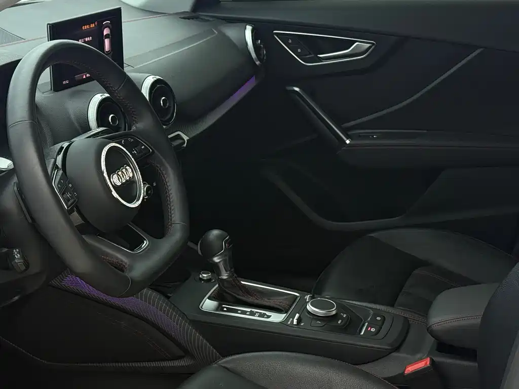 Audi Q2L