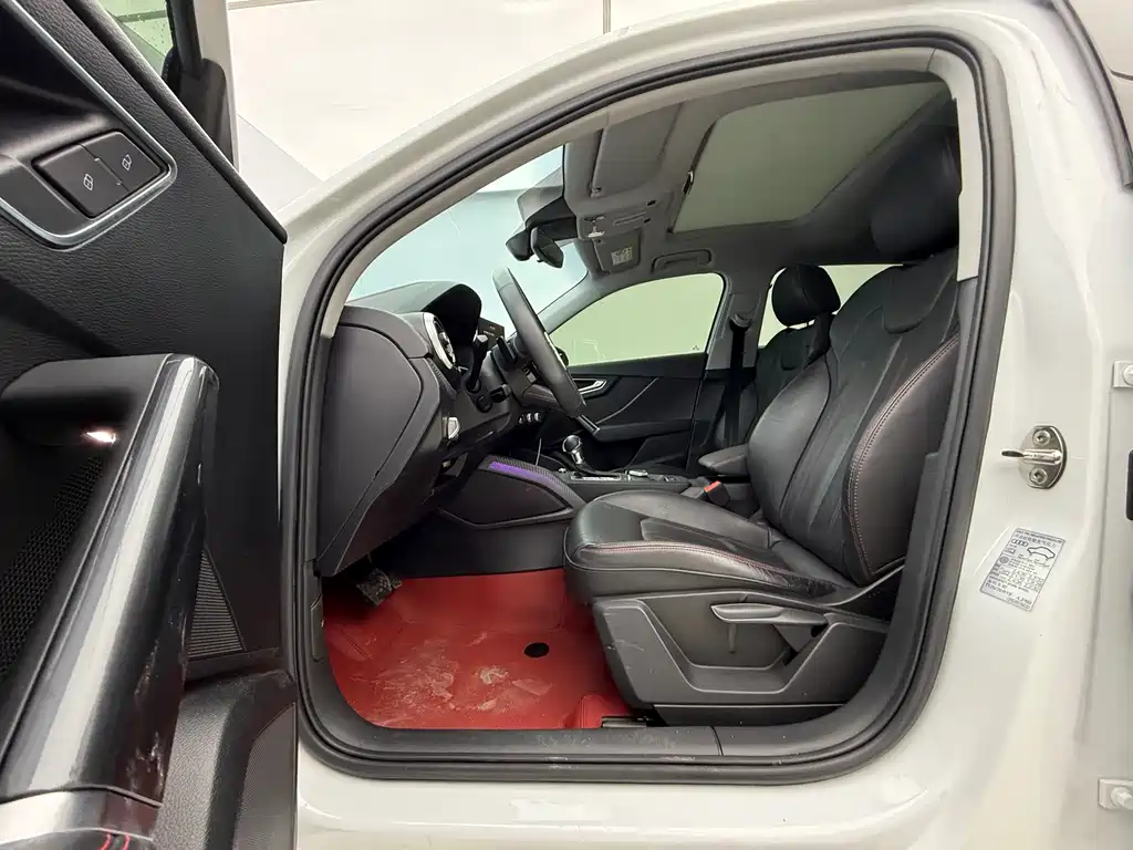 Audi Q2L
