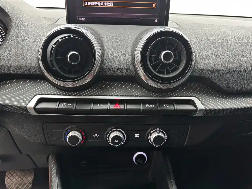 Audi Q2L