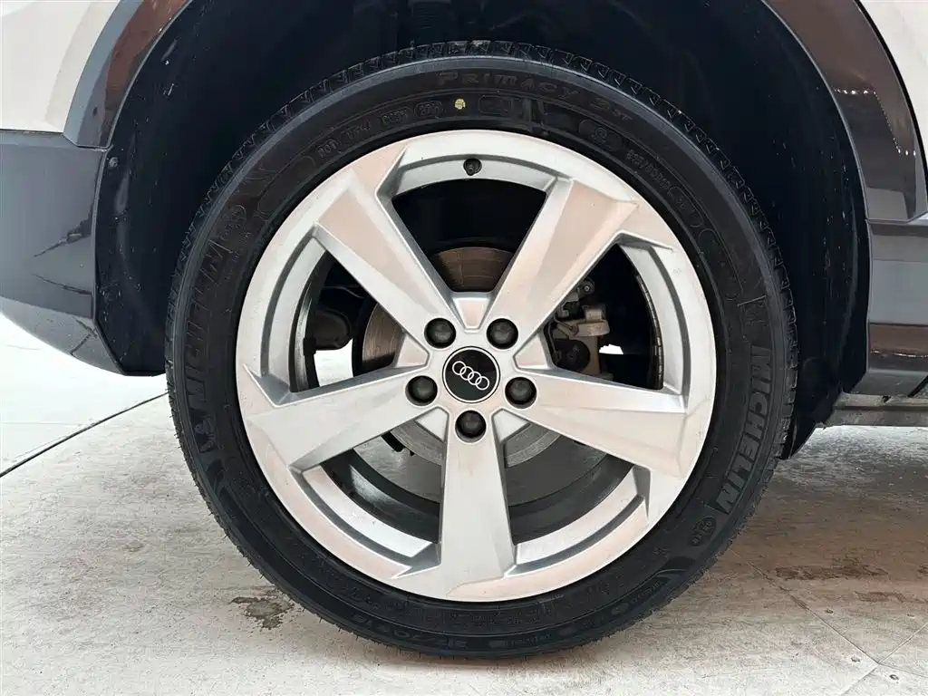 Audi Q2L