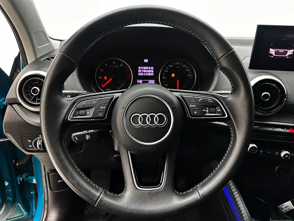 Audi Q2L