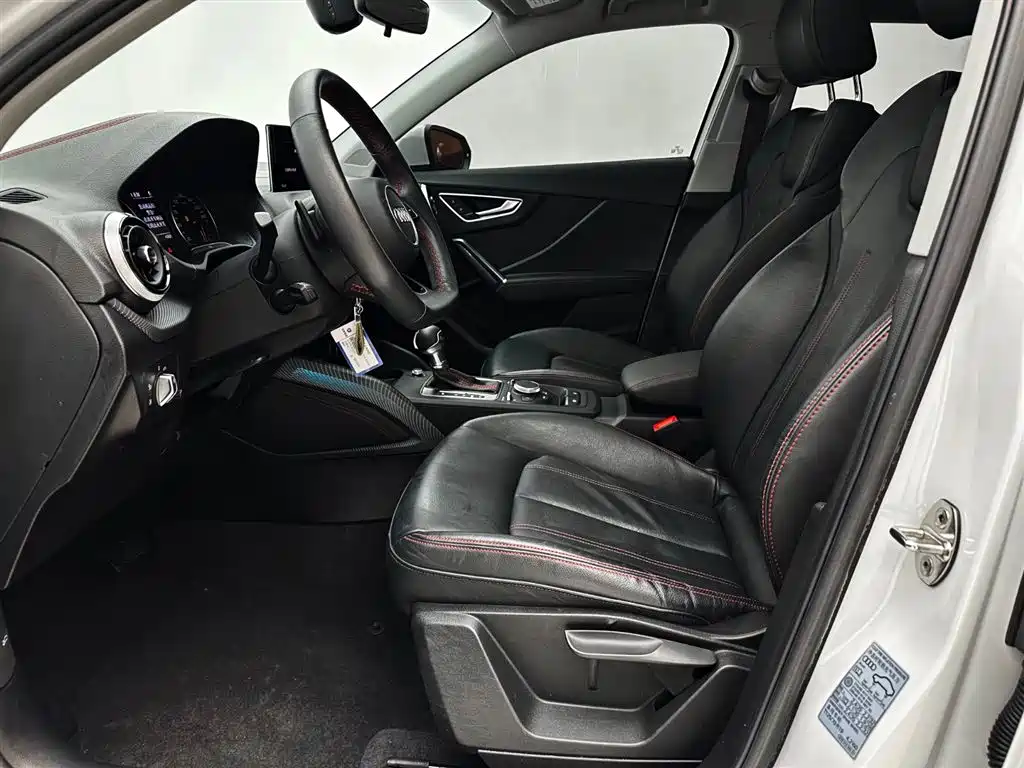 Audi Q2L