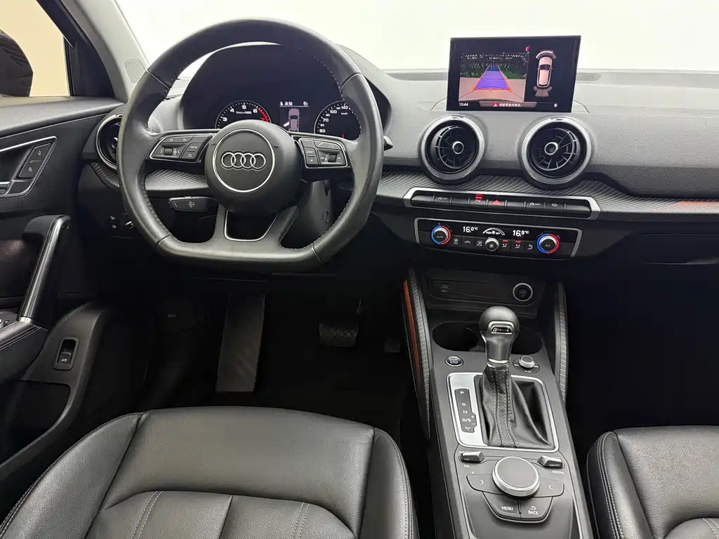 Audi Q2L