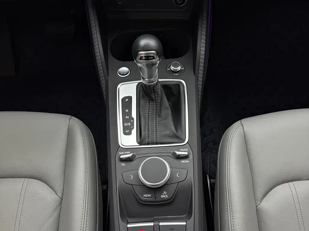 Audi Q2L