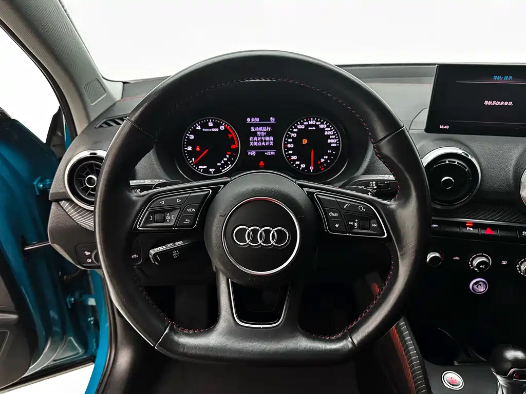 Audi Q2L